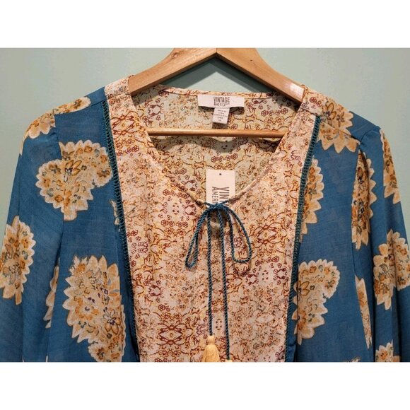 New Semi Sheer 3/4 Bell Sleeve Tassel Tie Neck Relaxed Fit Boho Top Sz 1X - Picture 2 of 7